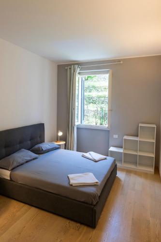 Overlooking The Lake Como Apartmentsにあるベッド