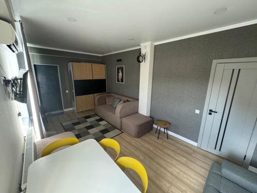 Svetainės erdvė apgyvendinimo įstaigoje Skye apartment