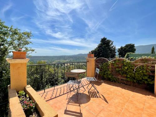 Charming little house with garden, stunning view