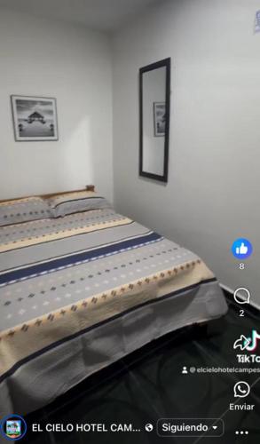 a bed in a room with aigiligiligiligiligil at Hotel Centro vacacional El Cielo in Rivera
