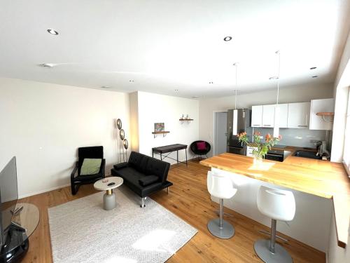Una cocina o zona de cocina en Moderne gemütliche Wohnung - zentral und naturnah