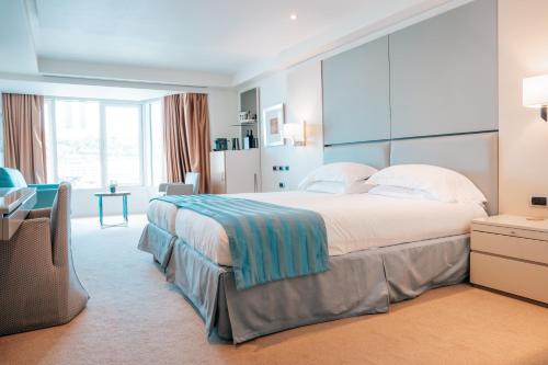 Ein Bett oder Betten in einem Zimmer der Unterkunft Port Palace