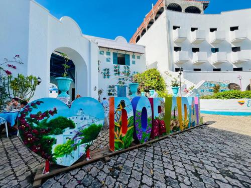 a house with a heart painted on the side of it at Amanecer Santorini in Estación El Salto