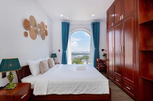 a bedroom with a bed and a large window at Yubi Villa Private Swimming Pool 100m2 - Super Vip in Vung Tau