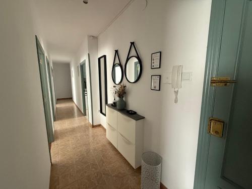 Amplio piso para 7 a 2 min de Playa Santa Marina, 4 habitaciones