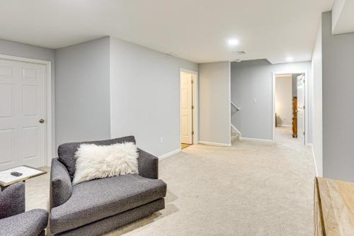 Χώρος καθιστικού στο 5 Mi to Dtwn York Spacious Family Home