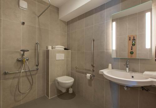 Koupelna v ubytování B&B HOTEL Orléans Saran