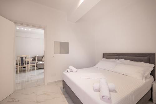 Cozy Apartment Steps from the sea