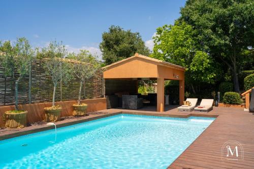 Grande maison 5 chambres avec piscine à Sanary