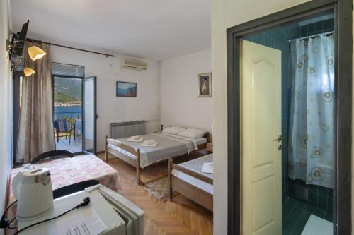 Ένα ή περισσότερα κρεβάτια σε δωμάτιο στο Madra Rooms and Apartments