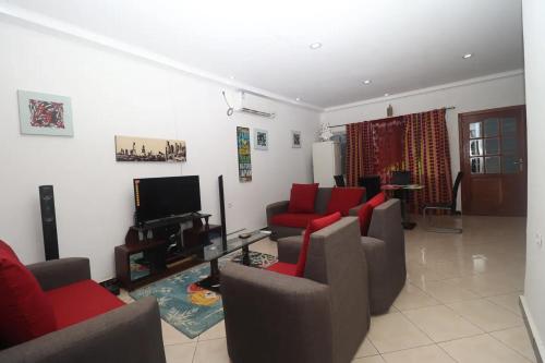 Posezení v ubytování AfriqPnB RV Villa 3 Chambres avec Piscine