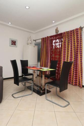 Fotografie z fotogalerie ubytování AfriqPnB RV Villa 3 Chambres avec Piscine v destinaci Kribi