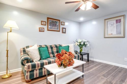 a living room with a couch and a table with flowers at 7 Mito Louisville Jefferson Home in Jeffersonville