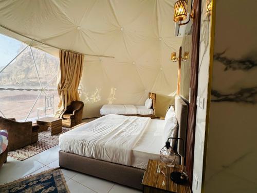 Letto o letti in una camera di RUM HiLTON lUXURY CAMP