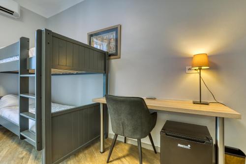 a student room with a desk and bunk bed at Hôtel Mistral Comédie Saint Roch in Montpellier