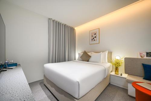 En eller flere senge i et værelse på Brown Dot Hotel Saigon Airport