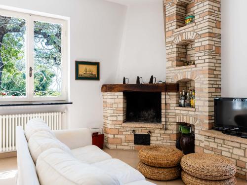 Μια τηλεόραση ή/και κέντρο ψυχαγωγίας στο Villa Villa Girasole by Interhome