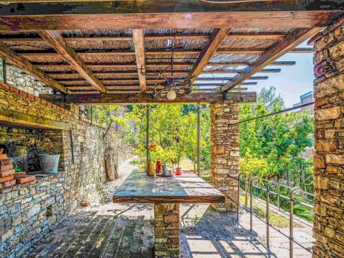 Κήπος έξω από το Villa Villa Girasole by Interhome