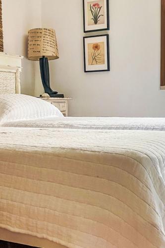 a bedroom with a bed and a table with a lamp at Holiday Home Entre as Árvores by Interhome in Comporta