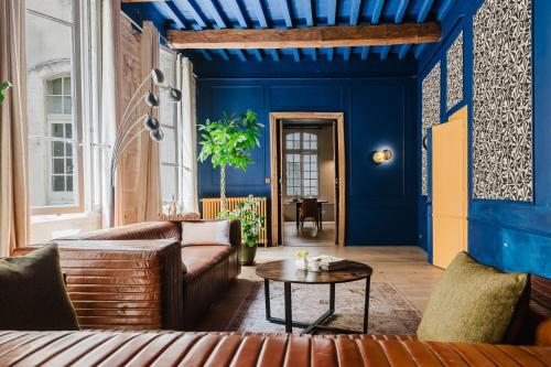 Unique character apartment - heart of Avignon - quiet & charming photo 4