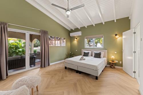 Ένα ή περισσότερα κρεβάτια σε δωμάτιο στο Palm villa Curaçao - Luxe, kindvriendelijk & zwembad