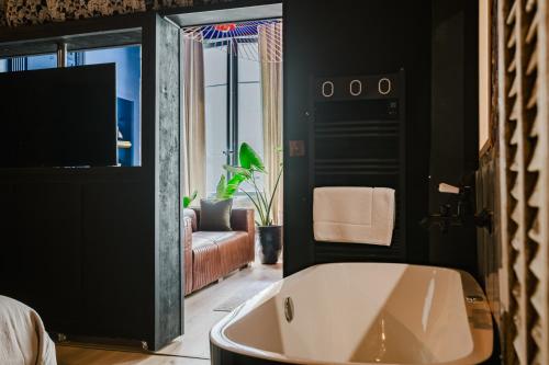 Unique character apartment - heart of Avignon - quiet & charming photo 21