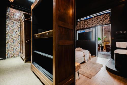 Unique character apartment - heart of Avignon - quiet & charming photo 22