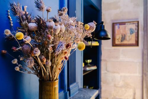 Unique character apartment - heart of Avignon - quiet & charming photo 15