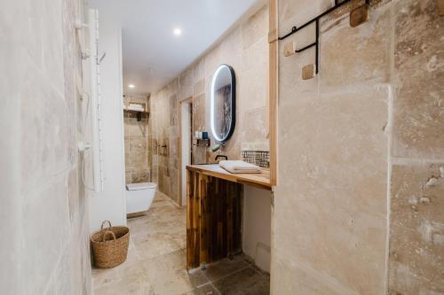 Unique character apartment - heart of Avignon - quiet & charming photo 12