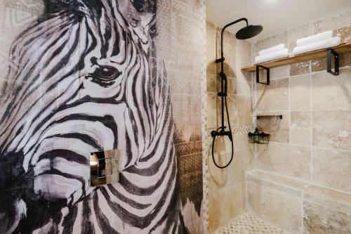 Unique character apartment - heart of Avignon - quiet & charming photo 13