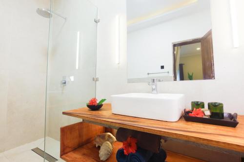 a bathroom with a sink and a mirror at Kupaga Villas Boutique Hotel - Adults Only in Jambiani