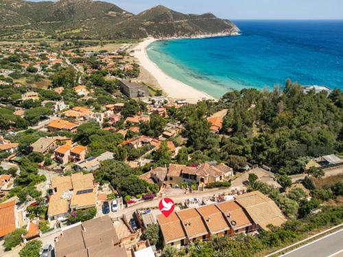 - Vistas aéreas a la ciudad y a la playa en Holiday Home Solanas mare by Interhome, en Solanas
