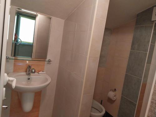 Ένα μπάνιο στο Apartmani Jaz 24
