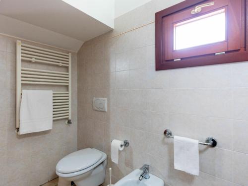 Ένα μπάνιο στο Apartment Rosmarino by Interhome