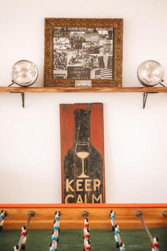 a shelf with a picture of a dog with akeep cam at Villa les trois pins in Venelles
