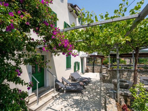 Holiday Home Conrad by Interhome