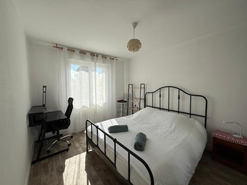 Photo de la galerie de l'établissement Maison Desclaude avec jardin, à Saintes