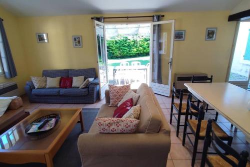 a living room with a couch and a table at Domaine Guiton Le Colombier in Chamaret
