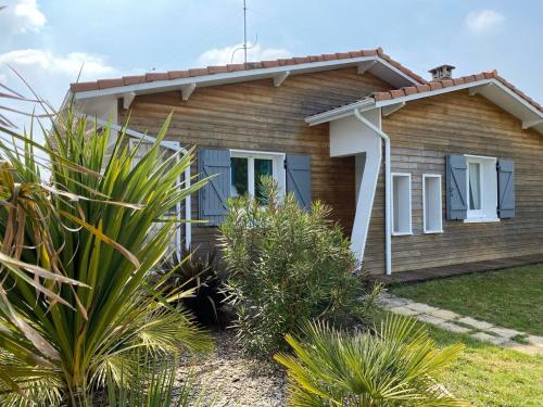 Maison familiale à Biscarrosse, près des commerces, avec terrasse et WIFI, pour 6 personnes - FR-1-319-618