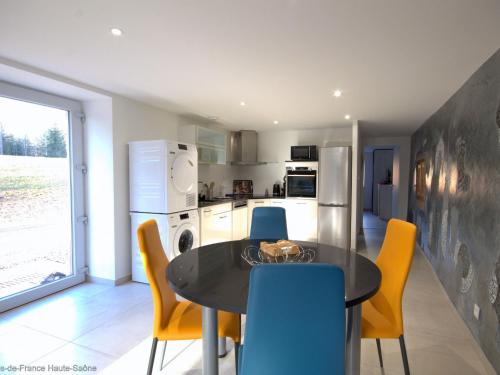 Photo de la galerie de l'établissement Gîte des Prary, 2-4 pers, Vosges du Sud - FR-1-583-469, à Ternuay-Melay-et-Saint-Hilaire