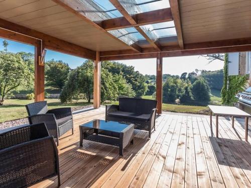 Posezení v ubytování Demeure de charme avec étang privé et piscine couverte - FR-1-583-460
