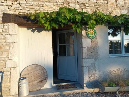 a door of a stone building with a wooden barrel at Maison de caractère à Gy avec parking et Wifi - FR-1-583-448 in Gy