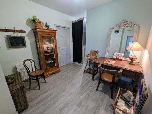 a room with a table and chairs and a mirror at Maison de caractère à Gy avec parking et Wifi - FR-1-583-448 in Gy