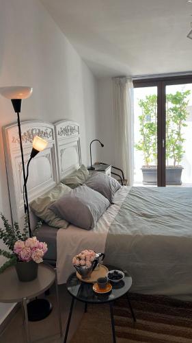 a bedroom with a bed and a table with flowers at Thesan B&B in San Prisco