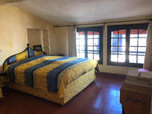 Photo de la galerie de l'établissement 150 m2, 2 terrasses , vieille ville et vue, à Saint-Tropez