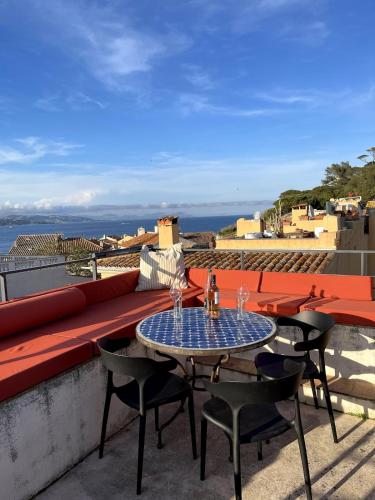 150 m2, 2 terrasses , vieille ville et vue