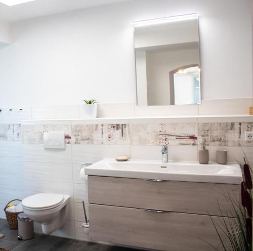 Ένα μπάνιο στο Ferienwohnung am Kugelbaum