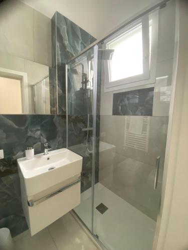 Ένα μπάνιο στο NOGA rooms