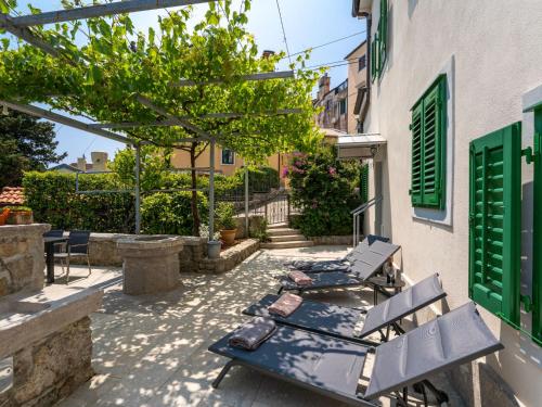 Holiday Home Conrad by Interhome