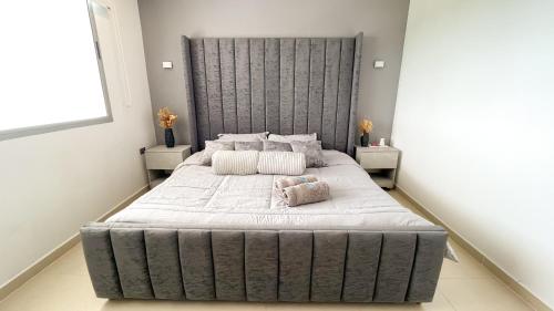 a large bed with two pillows on it in a bedroom at Magico PentHouse Duplex Frente al Mar 3 Habs FB112 in Coveñas